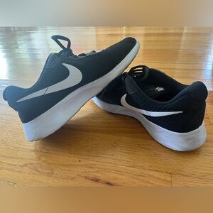 Used Nike Sneakers – Women’s US 7.5 (Black)